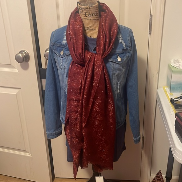 BNWT: Tory Burch scarf metallic burgundy. - Picture 11 of 14